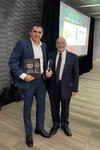 Ramon Hernandez, Head of Sales and Service for Mexico and South America accepting the award from Ron Friedman, MexicoEMS Publisher